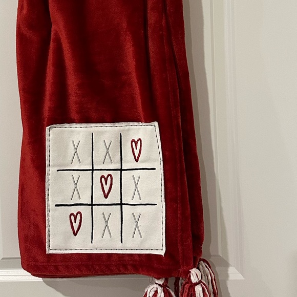 RAE DUNN Soft Plush Throw - Picture 7 of 9